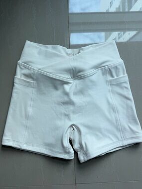 Bo & tee active white shorts 2 pockets